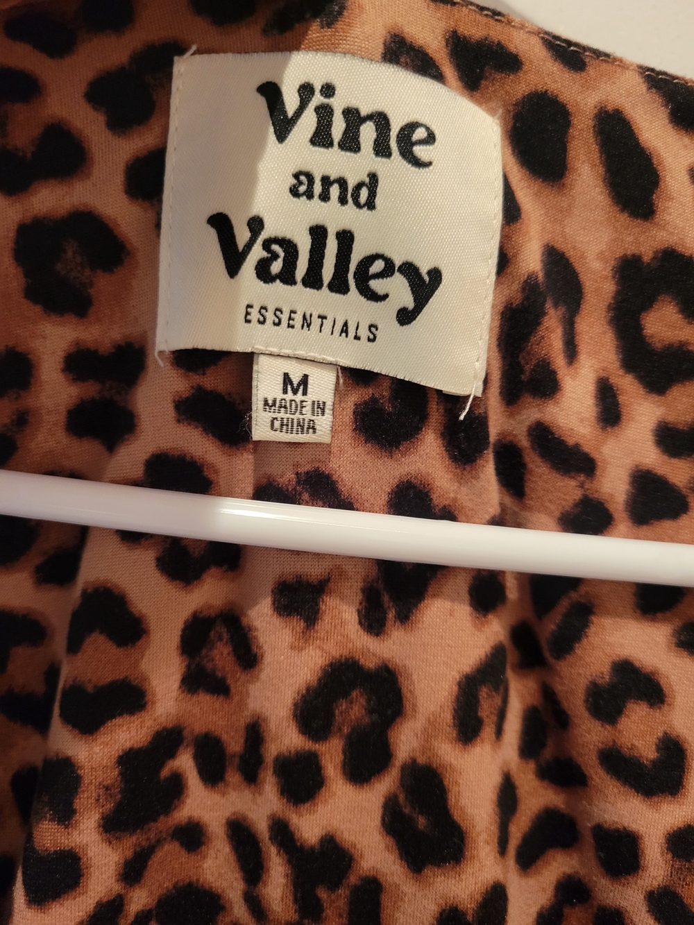 Vine and Valley Leopard Print Velvet Soft Long Sleeve Top Square Neck M - Picture 4 of 7